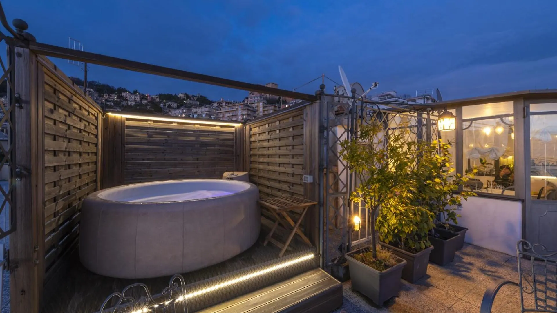 Apartmán Jacuzzi| Terrace| 2Br| Art Gallery| By Tilo Lux Janov